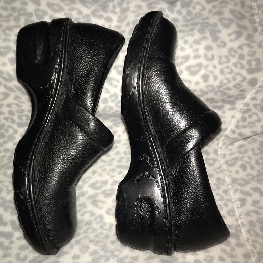 BORN b.o.c. Mules or clogs Excellent used condition BLACK - Picture 3 of 7